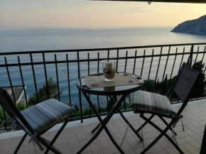 A & M HOUSE Moneglia